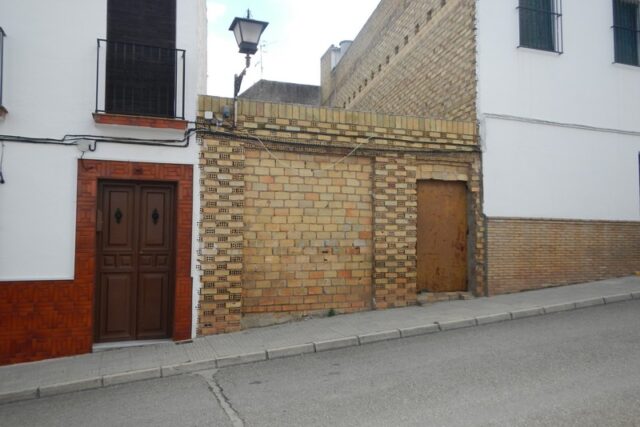 SOLAR EN CALLE DEL AGUA